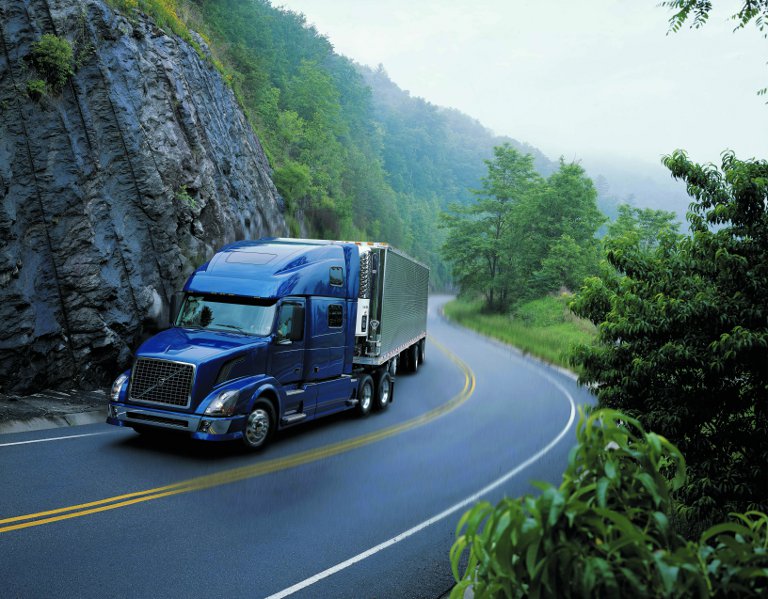 ボルボ・トラックの2012ボルボVN大型トラックプラットフォームに使用されているSABICの一般消費リサイクル材Valox iQ*樹脂