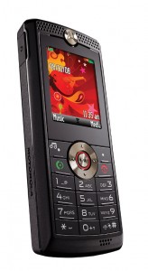 SABICイノベーティブプラスチックスのPCR材を含むLexan* EXL樹脂を採用したモトローラのMOTO? W388 Renew（CarbonFund.org?よりCarbonFreeR認定済）