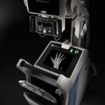 SABICイノベーティブプラスチックスのValox*およびXylex*樹脂を採用したGEヘルスケアの最新「Optima XR220amz1」移動式X線装置の筐体と備品収納ケース。