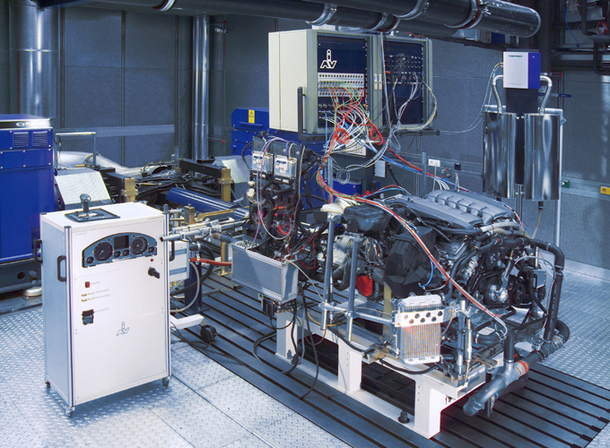 IAV GmbH社のパワートレインテストベンチ
