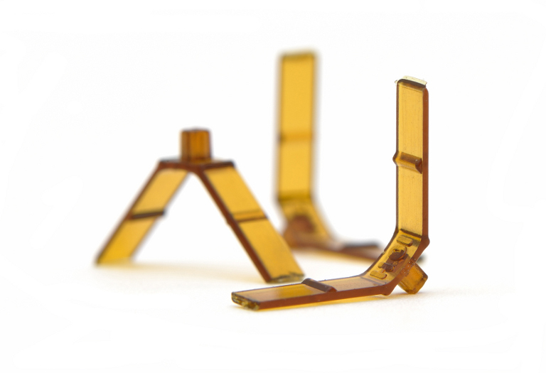 航空機コネクタのスプリングも、SABICイノベーティブプラスチックスのExtem* UH樹脂で製造可能