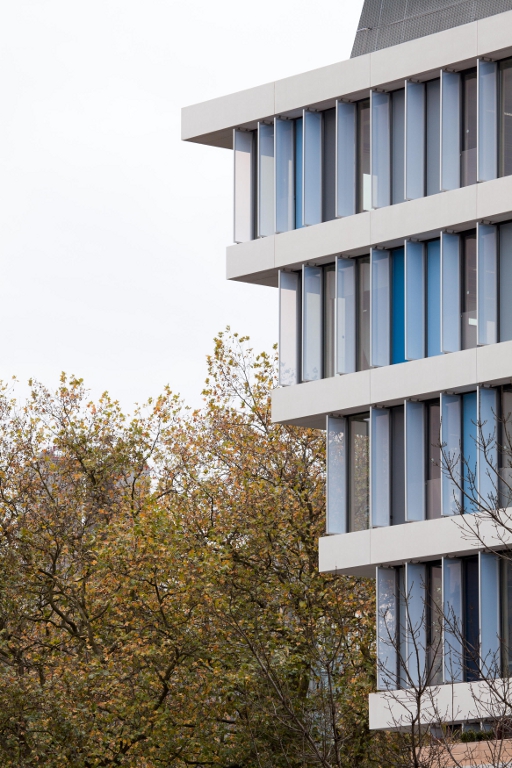 SABICのLexan* Exell* D PCシートで作られた遮光パネルを使用したウエストミンスター市立大学の新しいパディントングリーンキャンパス (撮影：Adam Mork)