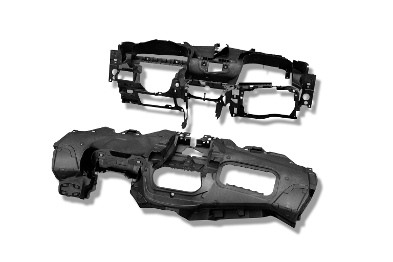 SABICR STAMAXR LGFPP樹脂を使用したFaurecia製インストルメントパネル