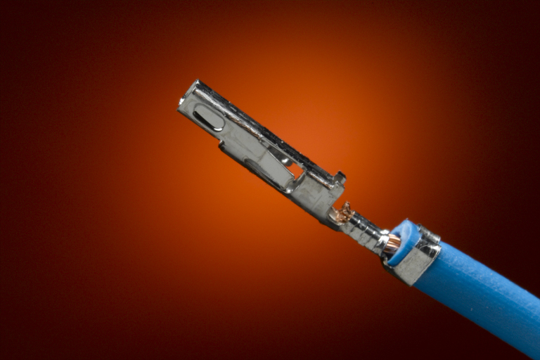 「Mini-Fit Plus HMC」圧着ターミナル