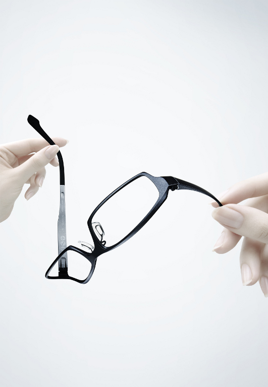 SABICの堅強かつ軽量なウルテム樹脂、インターメスティック社の新しくスタイリッシュな“Zoff SMART”のメガネフレームに採用、従来の金属材料を代替