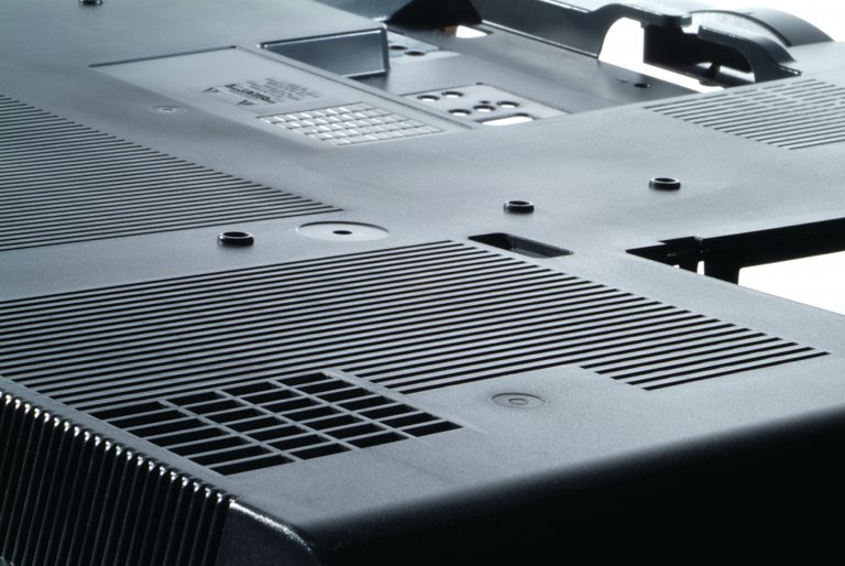 コンピューター筐体用途に最適なSABICのLexan* CFR樹脂