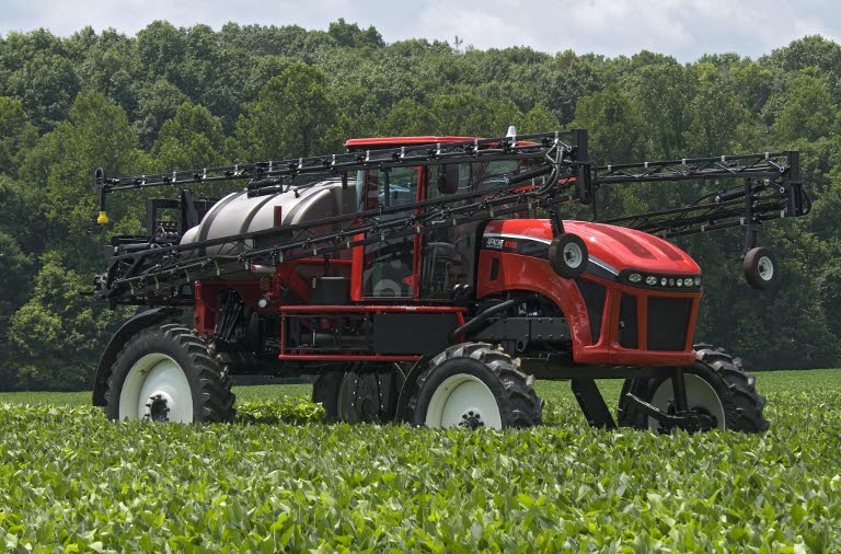 SABICのLexan*およびCycoloy*樹脂を使用したEquipment Technologies社のApache農業用噴霧機のボンネット