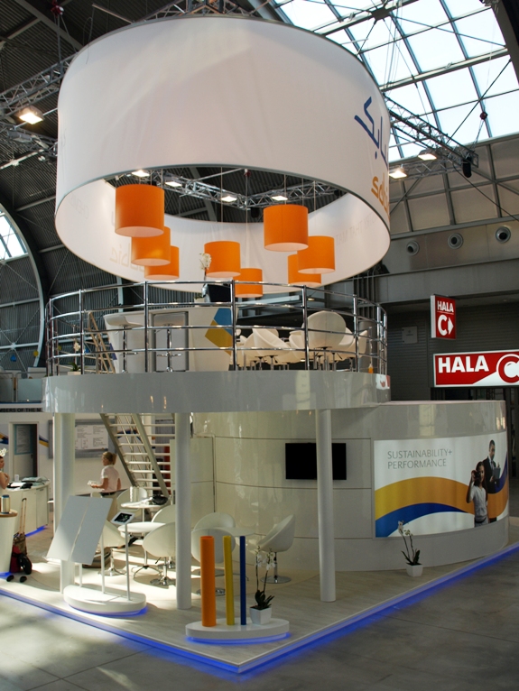 2階建て130m2の展示ブース、SABICのワンストップ・ショップ・ブランドを表現