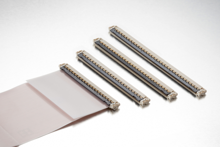 0.50mmピッチ「スリムタイプFFC/FPCコネクター」 左から右へ104112（56極）、104075（68極）、104114（80極）、104083（96極）