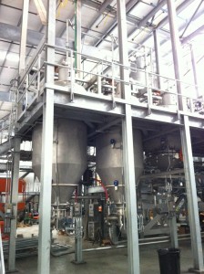 Songwon Additive Technologies Americas社、米ヒューストンにおいて2013年4月より初期製造能力7,000トン/産のOPS製造プラントを稼働開始。(写真提供:松原産業)