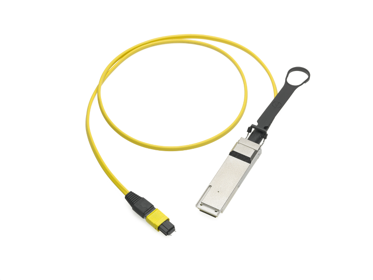 QSFP+ アクティブ光ケーブル