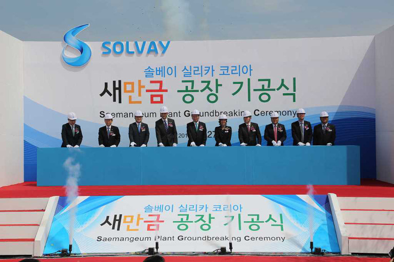 韓国・クンサンでの工場建設起工式