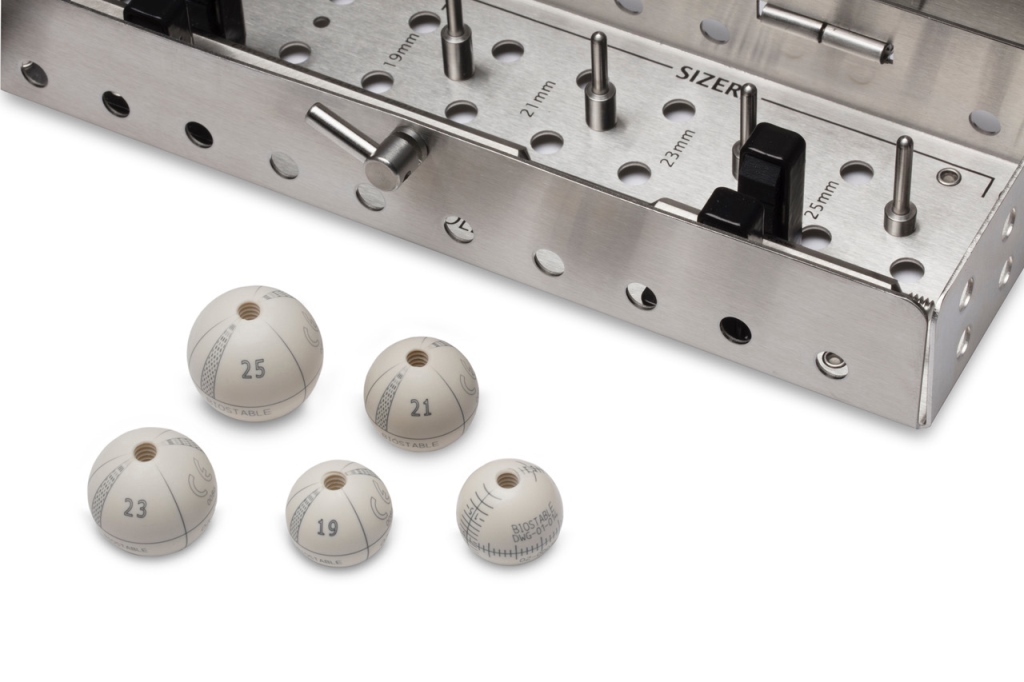 強靭性と生体適合性を備えたレーデル PPSUが大動脈弁輪形成キットに採用