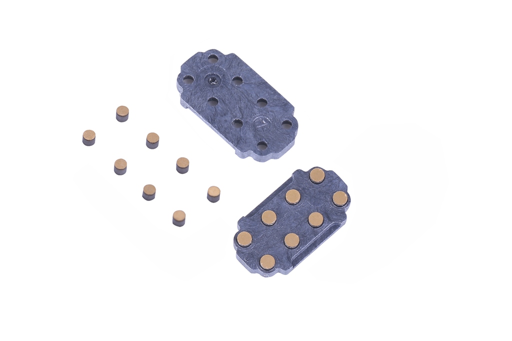 信頼性の高いドッキング型充電器を実現する接点部品Contact Pucksを発表