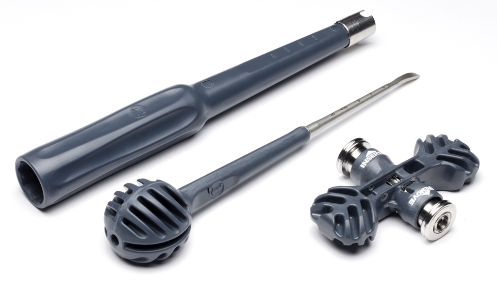 Ixef PARAが脊椎固定術用システムのステンレス代替材料として採用